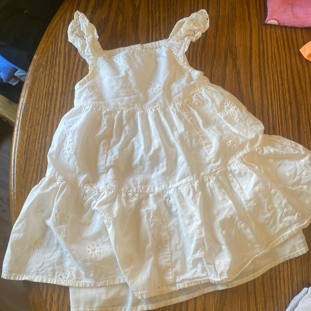 2T white lace like print!